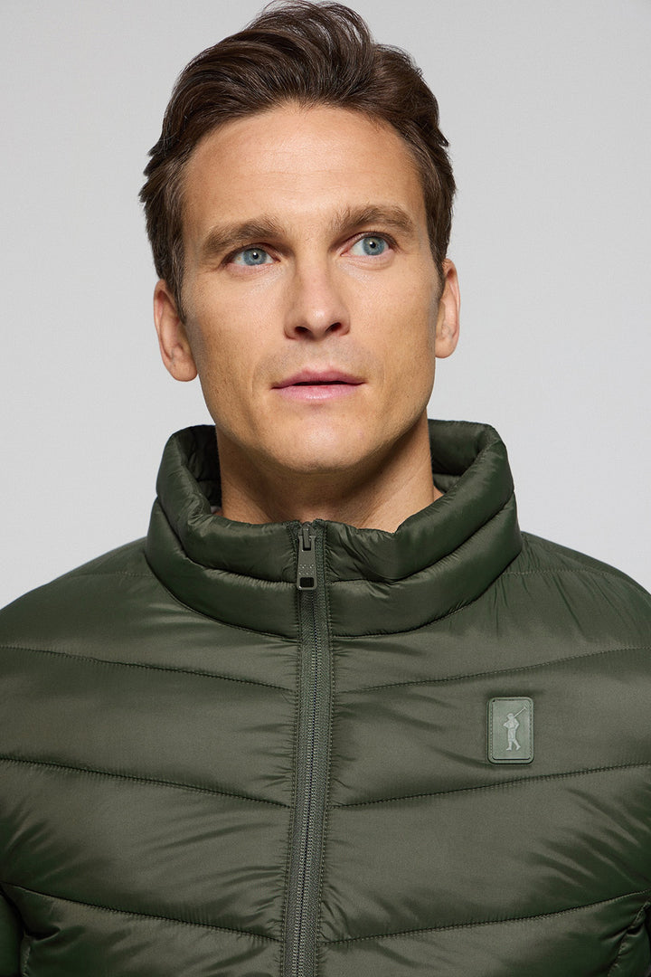 Chaqueta Chase ultralight verde oscuro con parche Rigby Go