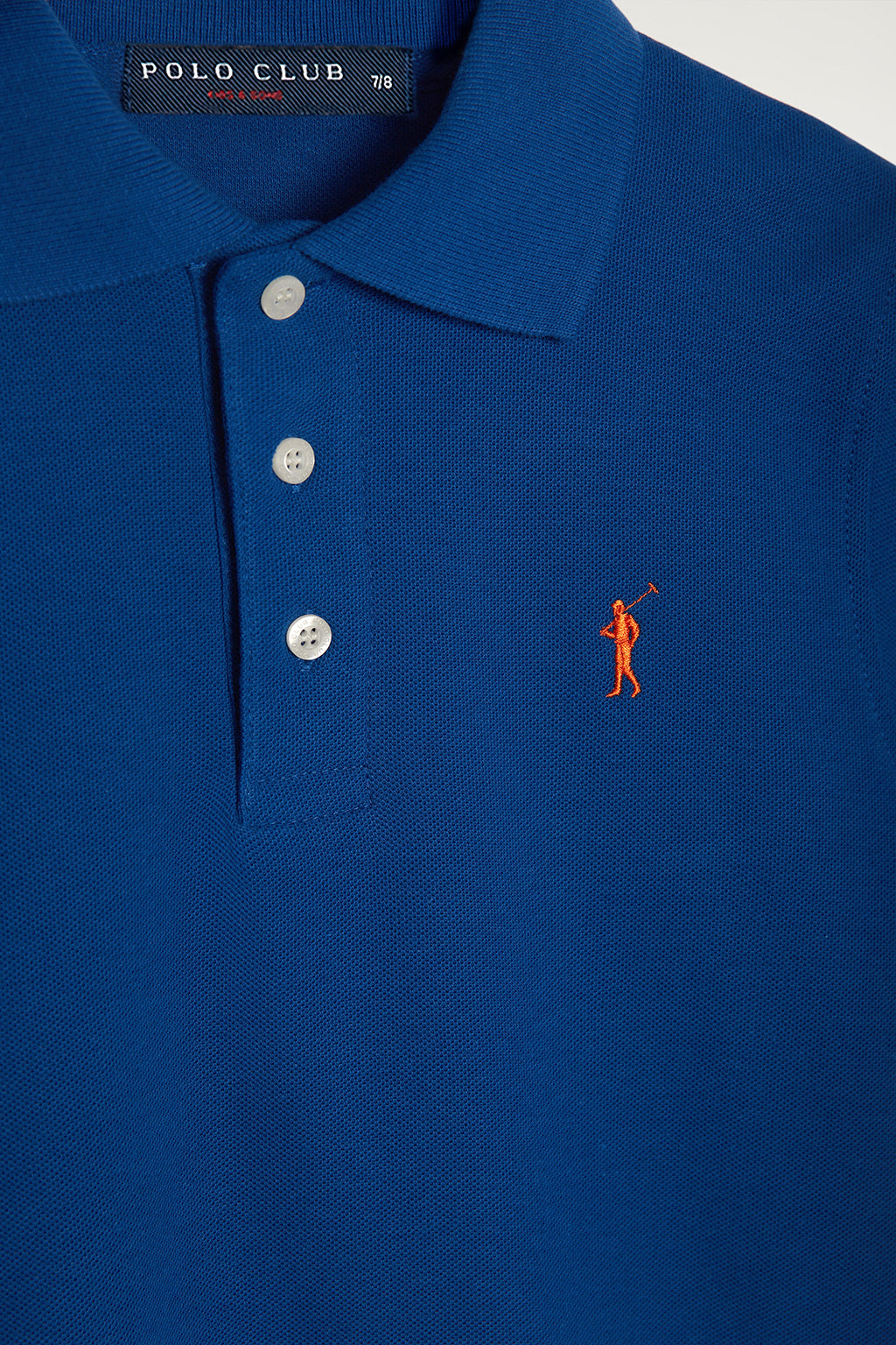 Camiseta azul royal con pequeño logo bordado – Polo Club