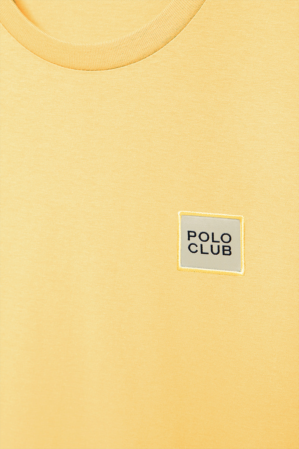 Camiseta amarilla con pequeño logo bordado – Polo Club